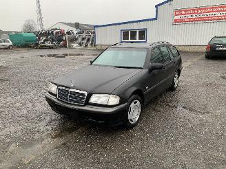 Salvage car Mercedes C-klasse W202 240 Onderdelen Zwart 197 112910 Motor 1998/5