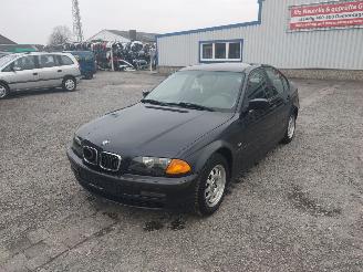 Damaged car BMW 3-serie 318I Orientblau 317 Onderdelen M43B19 Motor 2000/8