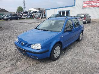 Salvage car Volkswagen Golf 1.4 16V Blauw LW5Z Onderdelen APE Motor 2000/3