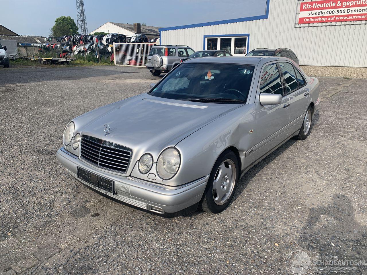 Mercedes E-klasse W210 E200 Zilver 744 Onderdelen 111942 Motor