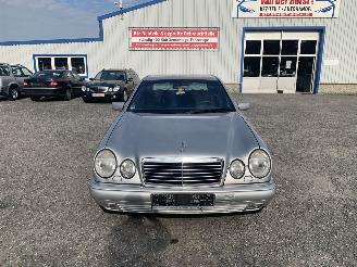 Mercedes E-klasse W210 E200 Zilver 744 Onderdelen 111942 Motor picture 2