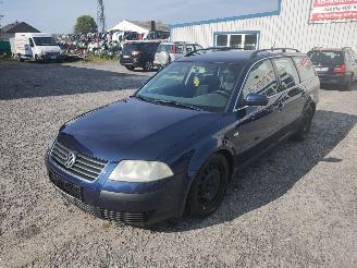 Salvage car Volkswagen Passat 3BG 1.8T Blauw LB5N Onderdelen EHV Bak 2002/2