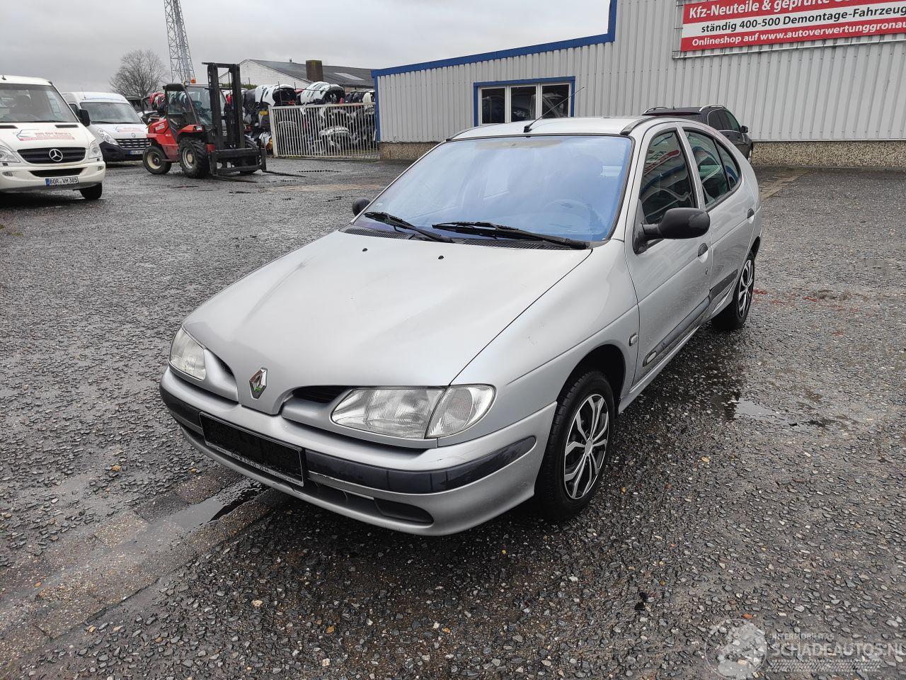 Renault Mégane 1.6 Zilver MV640 Onderdelen K4M720 Motor