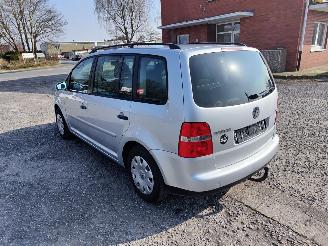 Volkswagen Touran 1.9 TDI Zilver LA7W Onderdelen BXE Motor picture 8