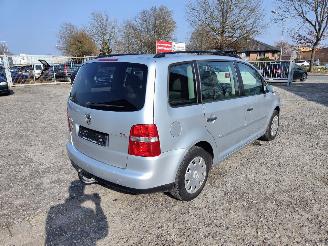 Volkswagen Touran 1.9 TDI Zilver LA7W Onderdelen BXE Motor picture 6