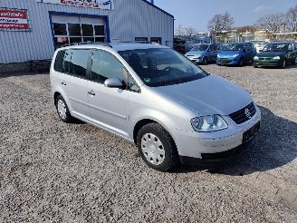 Volkswagen Touran 1.9 TDI Zilver LA7W Onderdelen BXE Motor picture 3