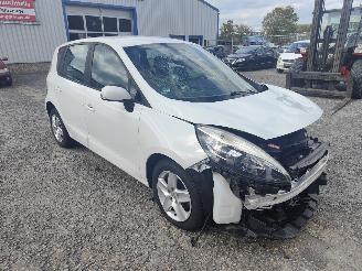 Renault Scenic 1.6 16V Wit OV369 Onderdelen K4M858 Motor picture 3