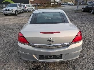 Opel Astra Twin Top Cabrio 1.6 picture 18