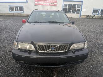 Volvo V-70 2.4 picture 2