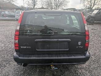 Volvo V-70 2.4 picture 8