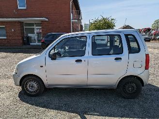 Opel Agila 1.0 picture 8