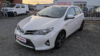 damaged passenger cars Toyota Auris Touring Sports 1.8 Hybrid Automatik 2013/3