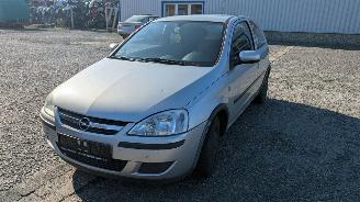 Coche siniestrado Opel Corsa 1.2 2003/10
