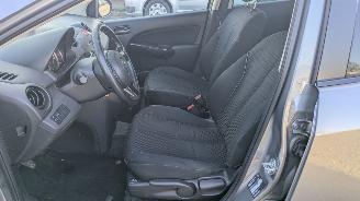 Mazda 2 1.3 picture 10