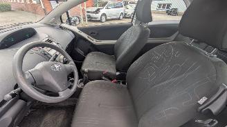 Toyota Yaris 1.0 picture 10