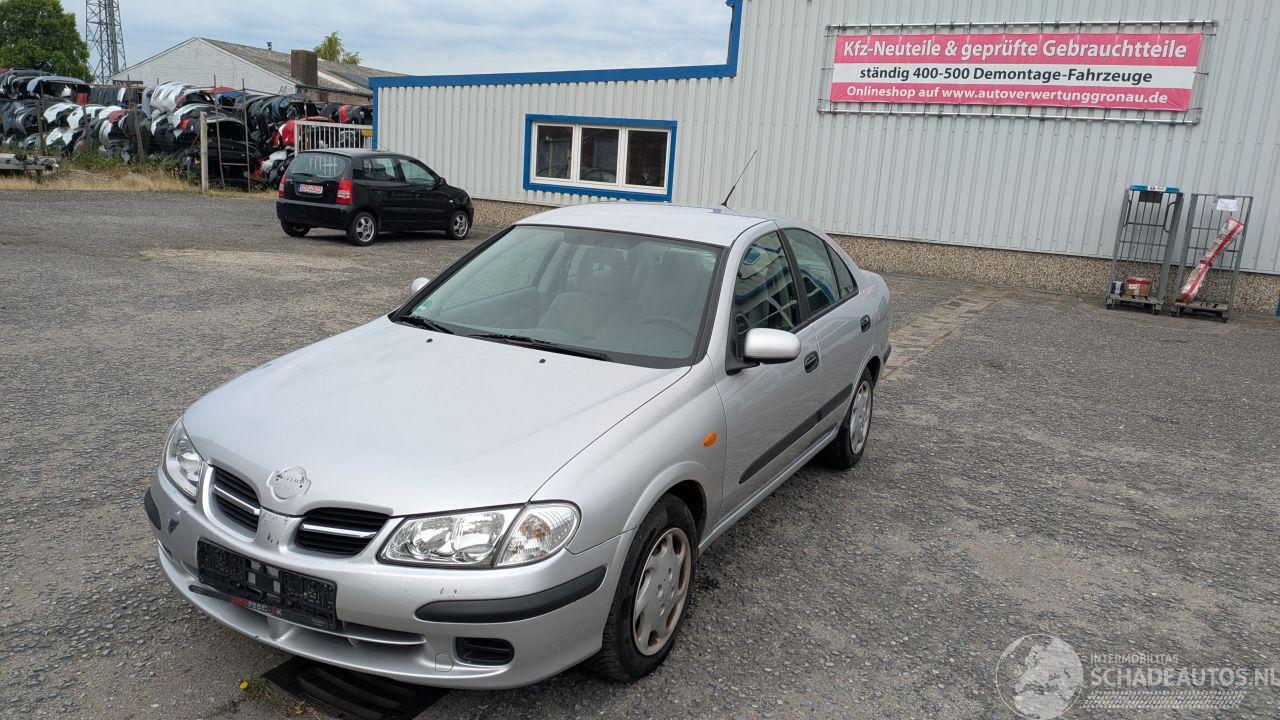 Nissan Almera 