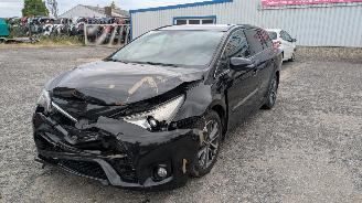 Vrakbiler auto Toyota Avensis 1.8 2015/5