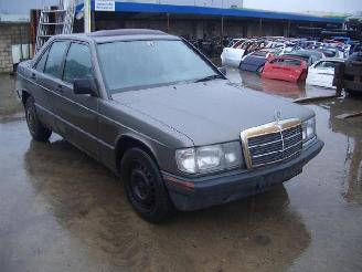 Vrakbiler auto Mercedes 190-serie w201 1987