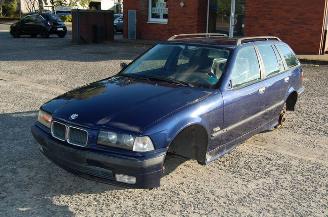 demontáž osobní automobily BMW 3-serie Montrealblauw Met. Sloop Deur Bumper 1996/5