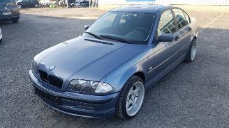 Damaged car BMW 3-serie E46 Stahlblau 372 Onderdelen Bumper Deur 2000/9