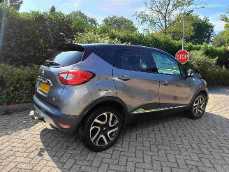 Renault Captur 1.2 TCe Helly Hansen AUTOMAAT picture 2