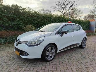 uszkodzony samochody osobowe Renault Clio 1.5 dCi ECO Night&Day 2015/12