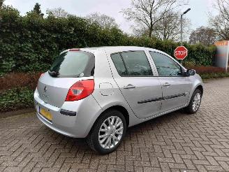 Renault Clio 1.2-16V Special Rip Curl picture 4