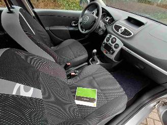 Renault Clio 1.2-16V Special Rip Curl picture 6