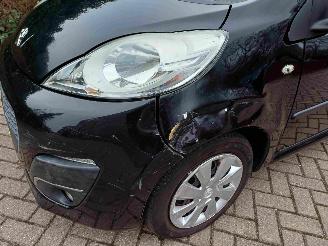 Peugeot 107 1.0 Envy 5drs airco picture 16