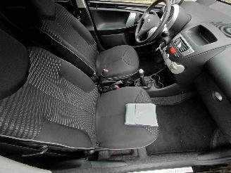 Peugeot 107 1.0 Envy 5drs airco picture 7