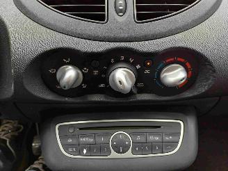 Renault Twingo 1.2-16V Collection airco picture 6