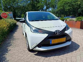Toyota Aygo 1.0 VVT-i x-fun 5drs airco picture 17