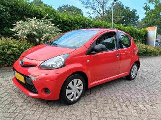Toyota Aygo 1.0 VVT-i Now airco 5drs picture 3