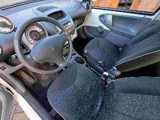 Peugeot 107 1.0-12V XS 5drs airco picture 6