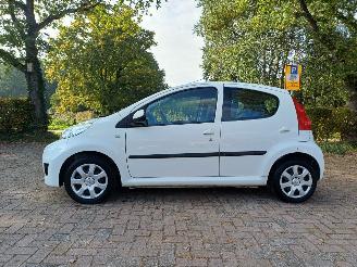Peugeot 107 1.0-12V XS 5drs airco picture 12
