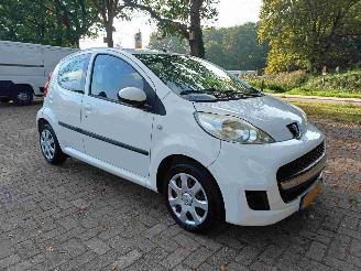 Peugeot 107 1.0-12V XS 5drs airco picture 2