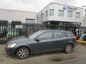damaged passenger cars Volvo V-60 2.0 D3 120kW E5 Aut. CLIMA NAVI 2012/1