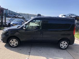 krockskadad bil bedrijf Fiat Doblo 1.6D 6 bak 77kW 2018/9