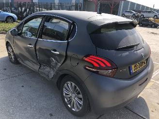 Peugeot 208 12i 60kW Allure NAVI picture 4