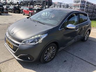 Peugeot 208 12i 60kW Allure NAVI picture 2