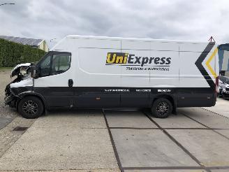 danneggiata veicoli commerciali Iveco Daily 35S18 Aut. 3.0D 129kW MAXI 2023/4