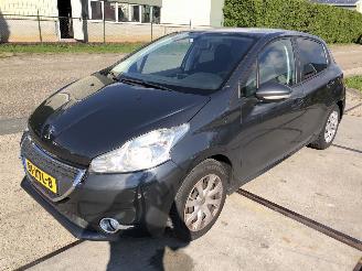 Peugeot 208 12i 5 drs E5 picture 2