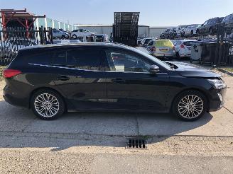 uszkodzony samochody osobowe Ford Focus 1.0 ecoboost 92kW Titanium Business 2021/1