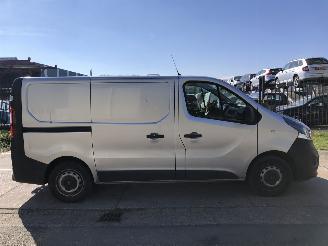 damaged commercial vehicles Opel Vivaro 1.6D 92kW E6 Airco Navi 2018/11