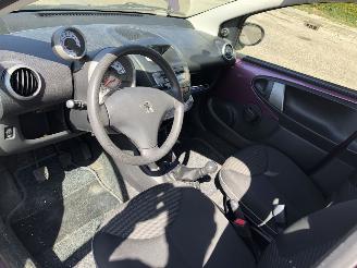 Peugeot 107 1.0i Active Airco 5 drs picture 6