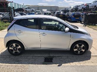 Schadeauto Toyota Aygo 1.0vvt-i X-PLAY , Airco, Kamera 2016/5