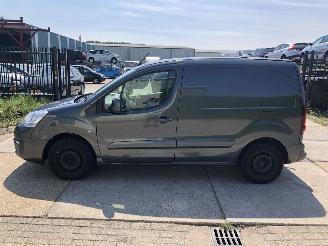 Vaurioauto  commercial vehicles Peugeot Partner 1.6HDI 73kW E6 Clima 2016/3