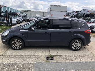krockskadad bil auto Ford S-Max 1.6i 118kW 7 persoons 2016/1