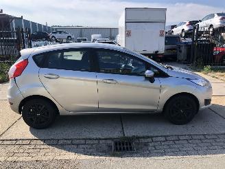 damaged passenger cars Ford Fiesta 1.0i Style     Airco, Navi 2016/1