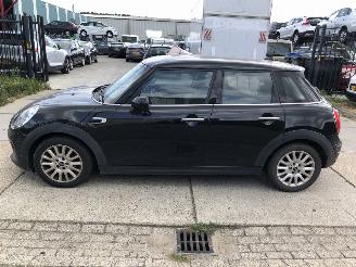 Schadeauto Mini Cooper 1.5i 100kW E6 5 drs Chili 2015/2